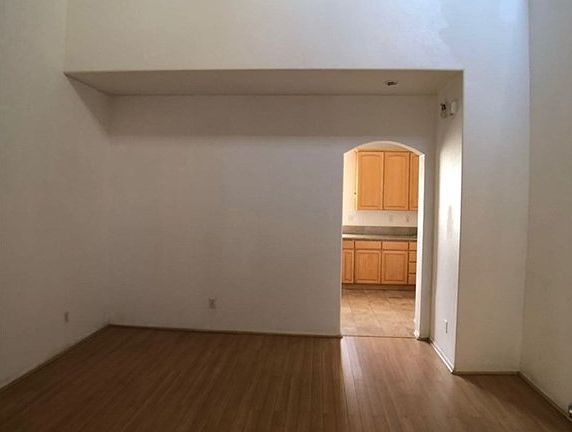 4th image of 12900 Torch St