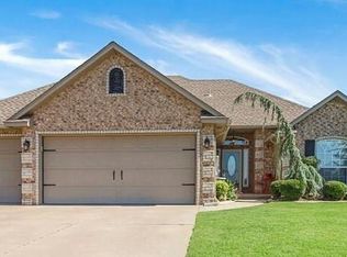 833 SE 5th Ct, Moore, OK 73160