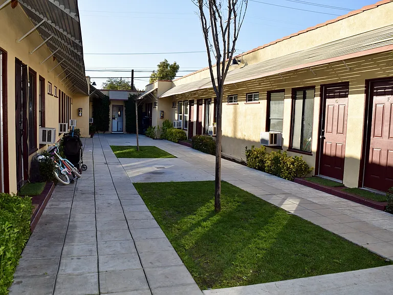 831 Mariposa St — Photo 20