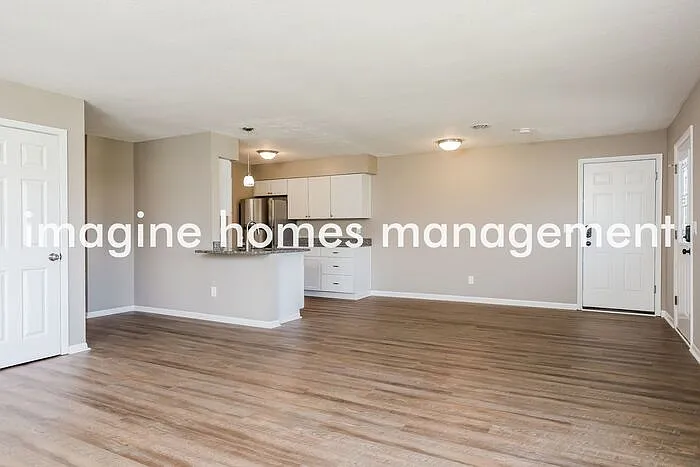 3 bed, 1.5 bath, 1092 sqft, $1,940 — Photo 4