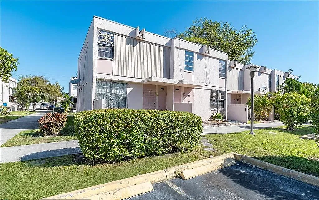4 bed, 1130 sqft, $2,699 — Photo 3