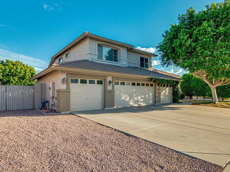 7057 W Greenbriar Dr — Photo 5
