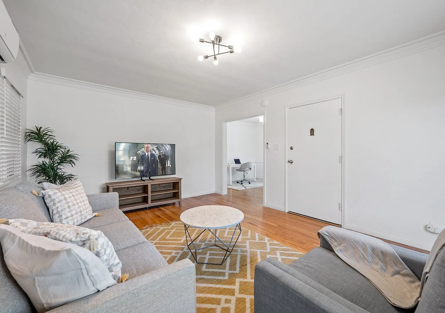 Classic Art Deco Charm | Spacious Duplex 2+1 — Photo 2