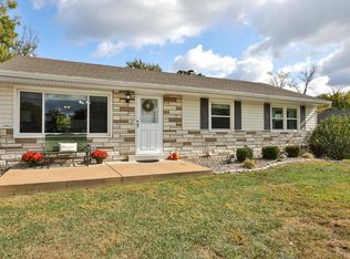 10033 Meadowfield Ln, Saint Louis, MO