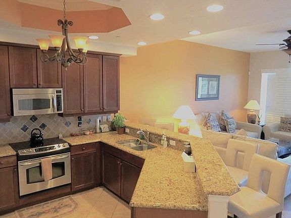 Kitchen w/granite countertop