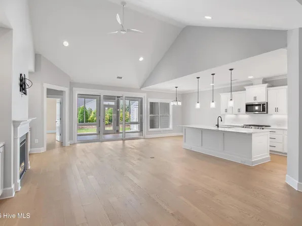3741 Canary Lane, Southport, NC 28461