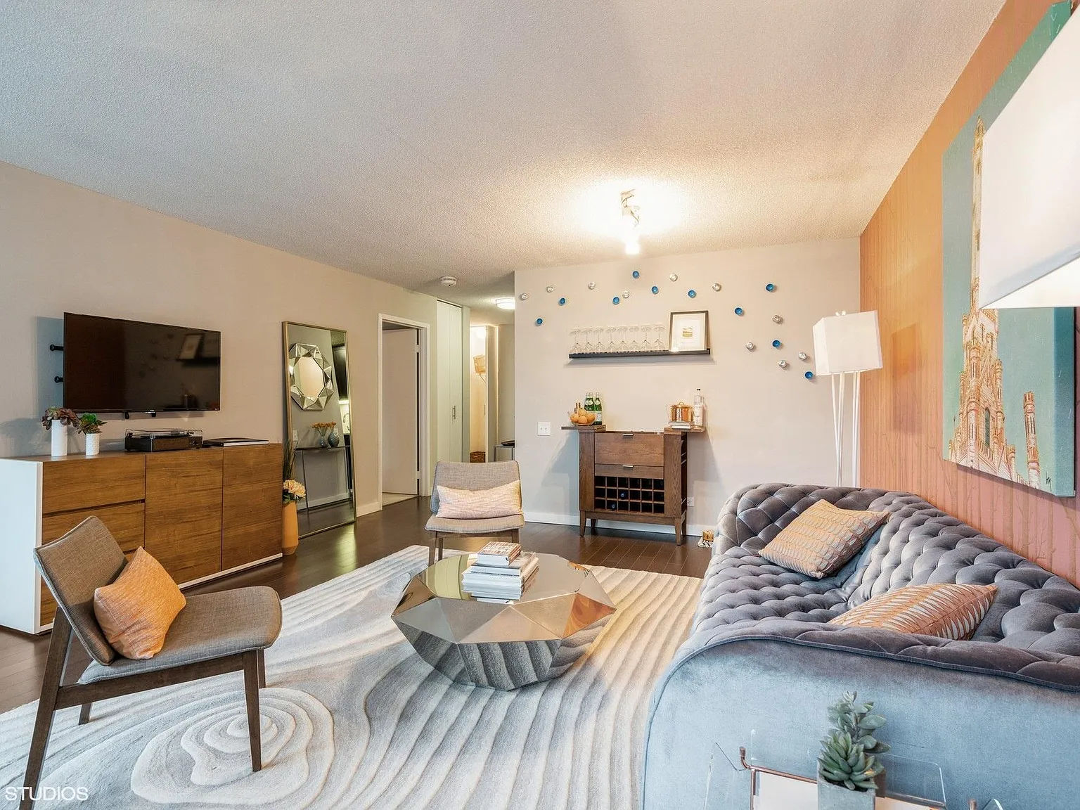 1 bed, 800 sqft, $2,800 — Photo 3