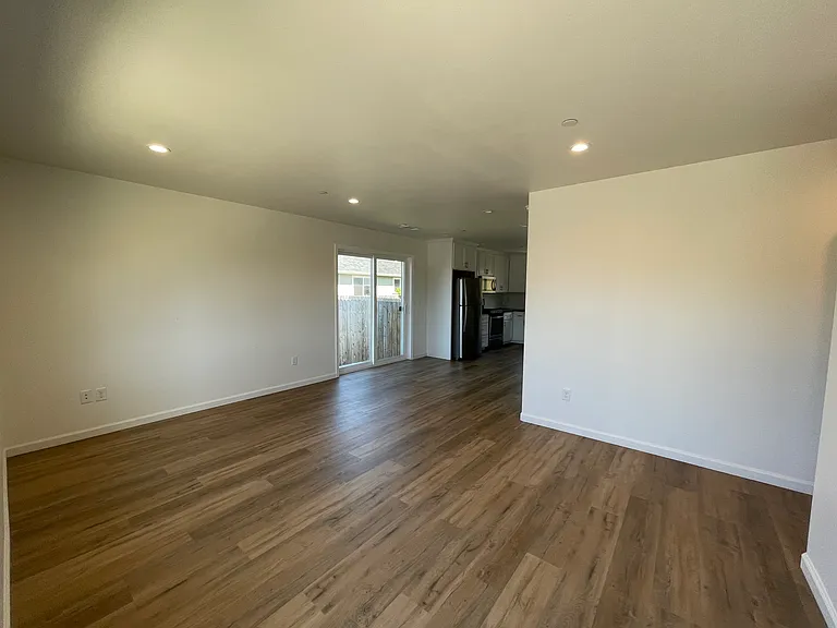 1841 Lime Ave — Photo 5
