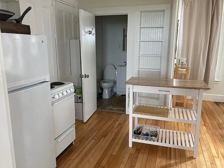 19 Crescent St #1 — Photo 6