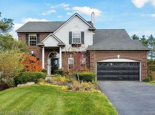 3139 Waldon Ridge Dr, Orion, MI 48359