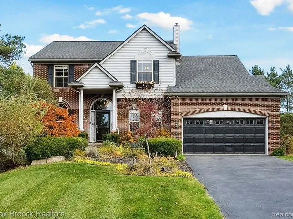 3139 Waldon Ridge Dr, Orion, MI 48359