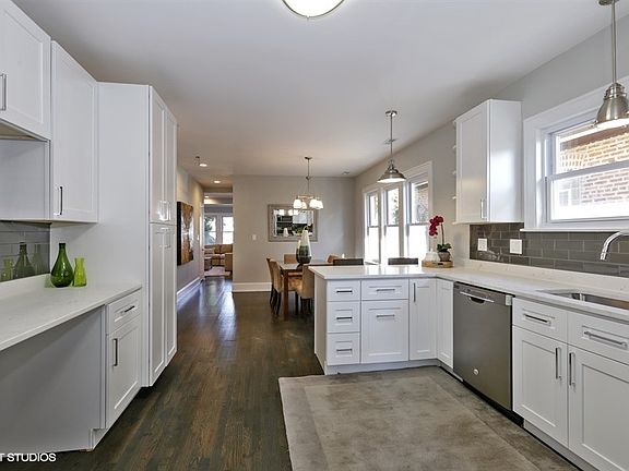 3rd image of 5025 W Parker Ave