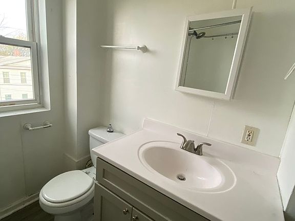 4th image of 100 Summit Ave Floor 2