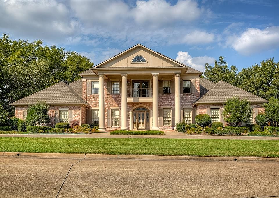 1st image of 4 Heritage Pl