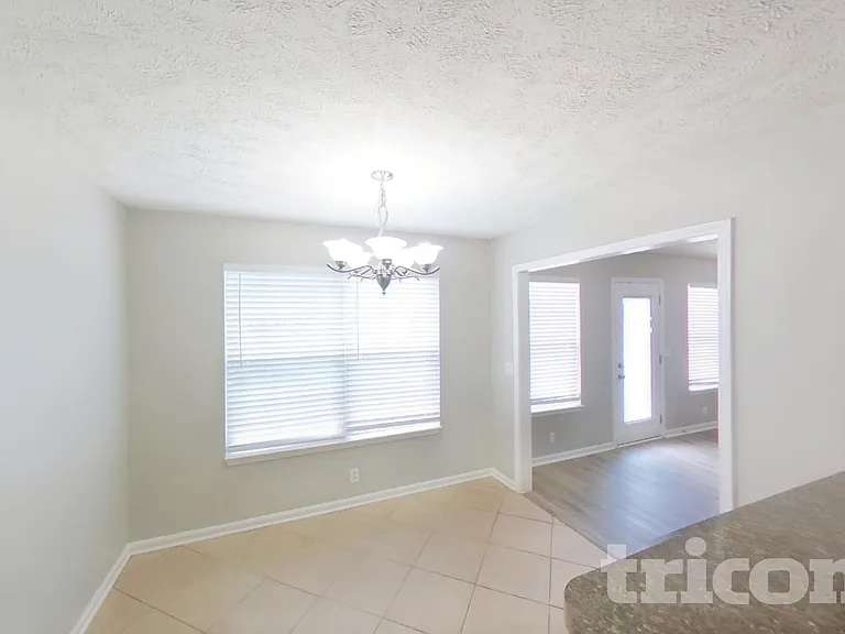 3013 Weybridge Dr — Photo 4