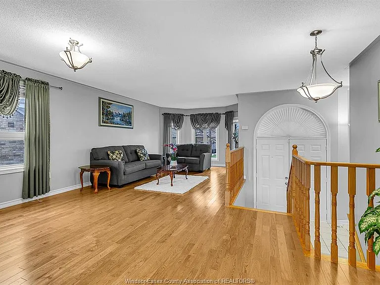 3114 Fletcher Cres — Photo 10