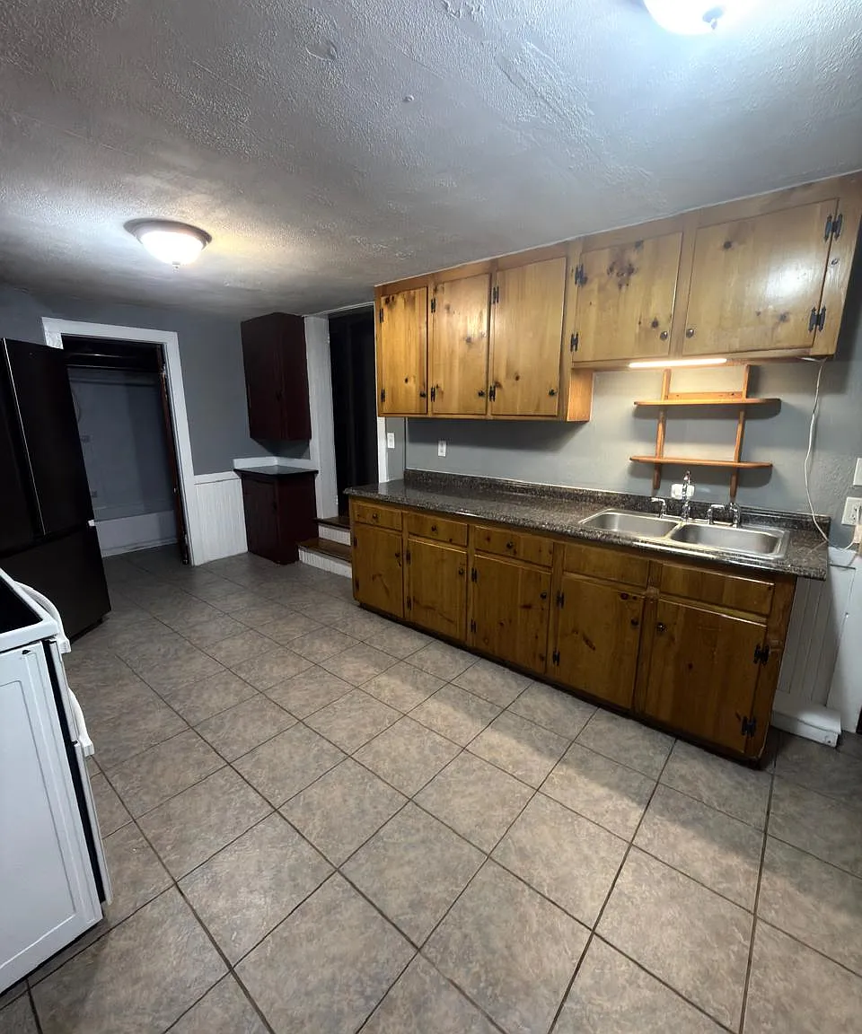2 bed, 1000 sqft, $2,000 — Photo 2