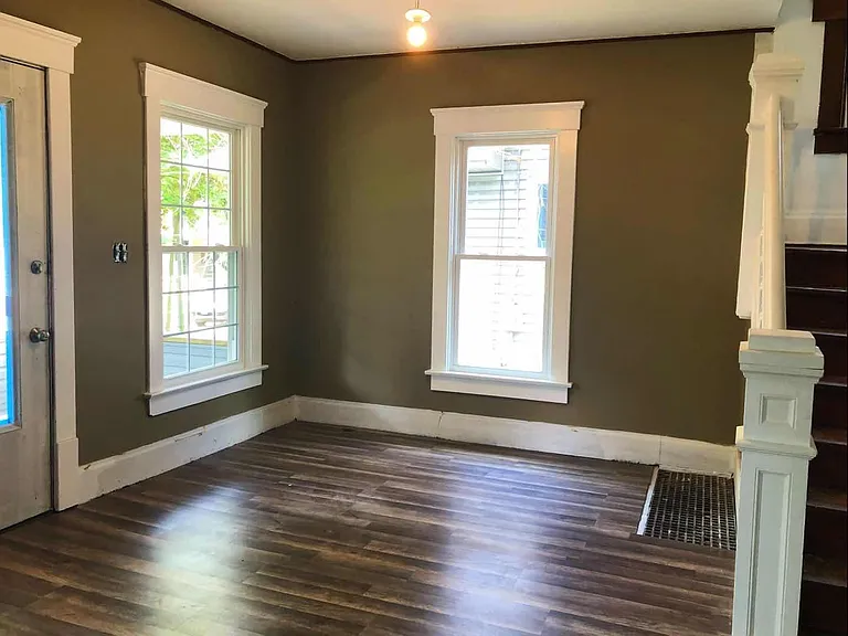 947 Jefferson Ave — Photo 9