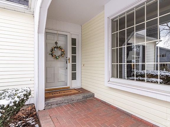 4th image of 3889 Waldenwood Dr