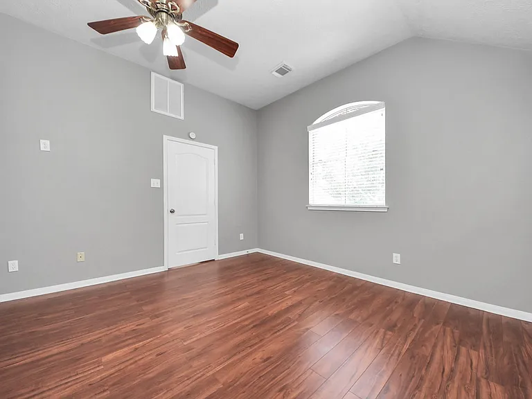 435 Leisure Dr — Photo 40