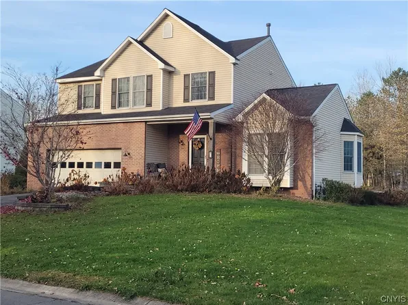 2 Mirage Ln, Clay, NY 13041