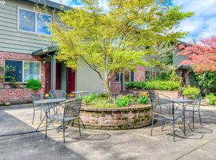 908 SW Gaines St APT 13, Portland, OR 97239