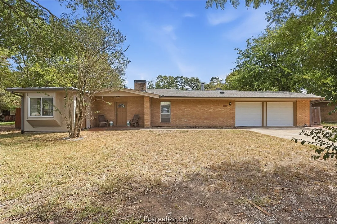 4 bed, 2.5 bath, 2637 sqft, $2,200 — Photo 1