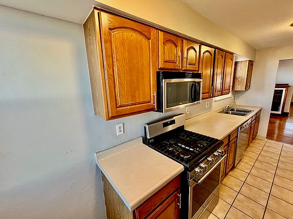 4th image of 3363 Portola St #2