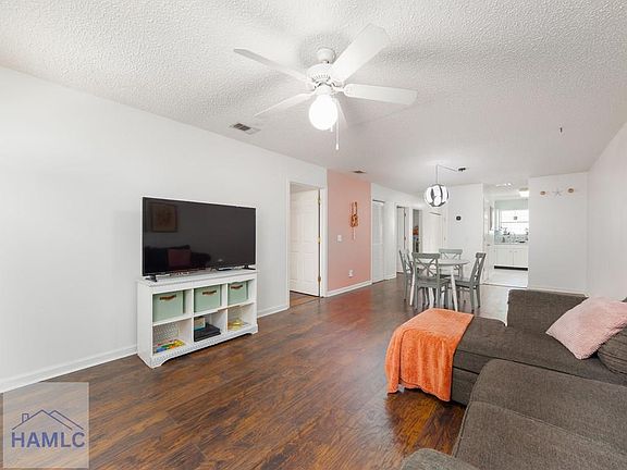 5th image of 153 Winter Chase Ln
