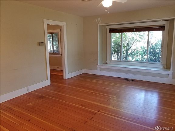3rd image of 6102 S Thompson Ave