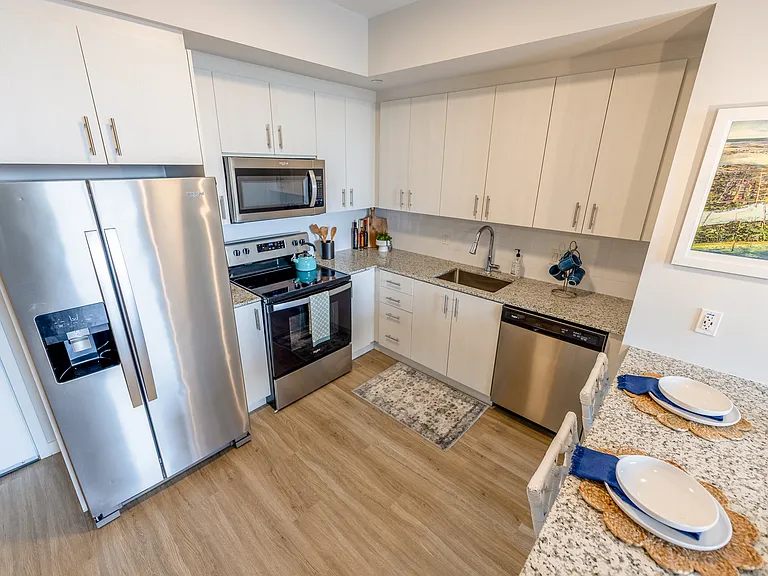 Pura Vida Hialeah Luxury Apartments — Photo 9