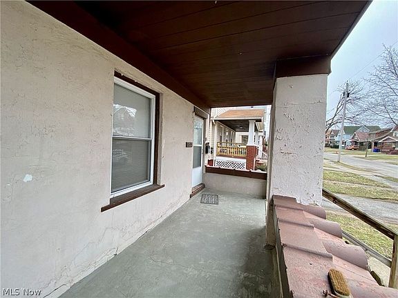 3rd image of 8207 Rosewood Ave