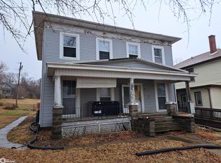 105 S 6th St, Burlington, IA 52601