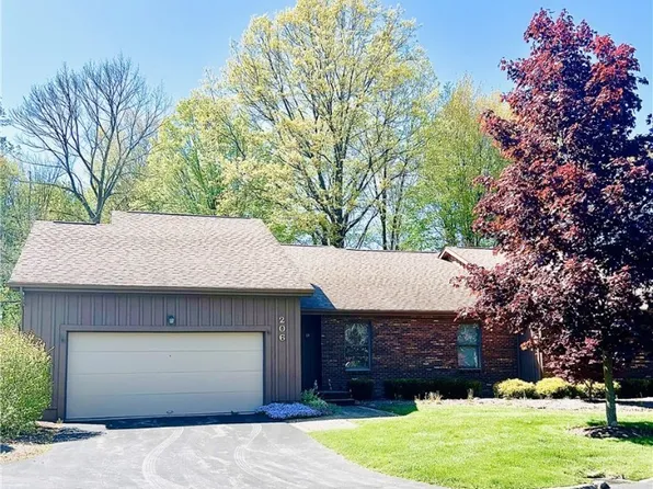 206 Tournament Trl, Cortland, OH 44410