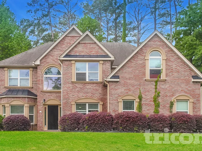 1571 English Manor Cir — Photo 1