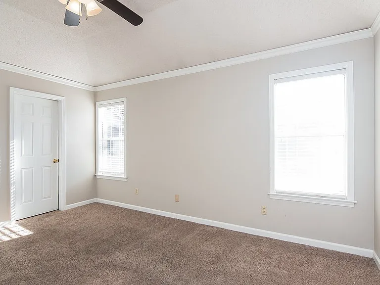 2214 Lake Hill Ct — Photo 7
