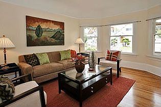 Light and lovely living room with Bay window 