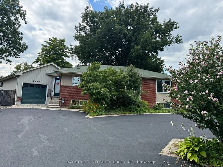 1339 Pinegrove Rd — Photo 1