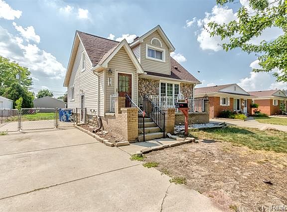 2nd image of 5919 Robindale Ave