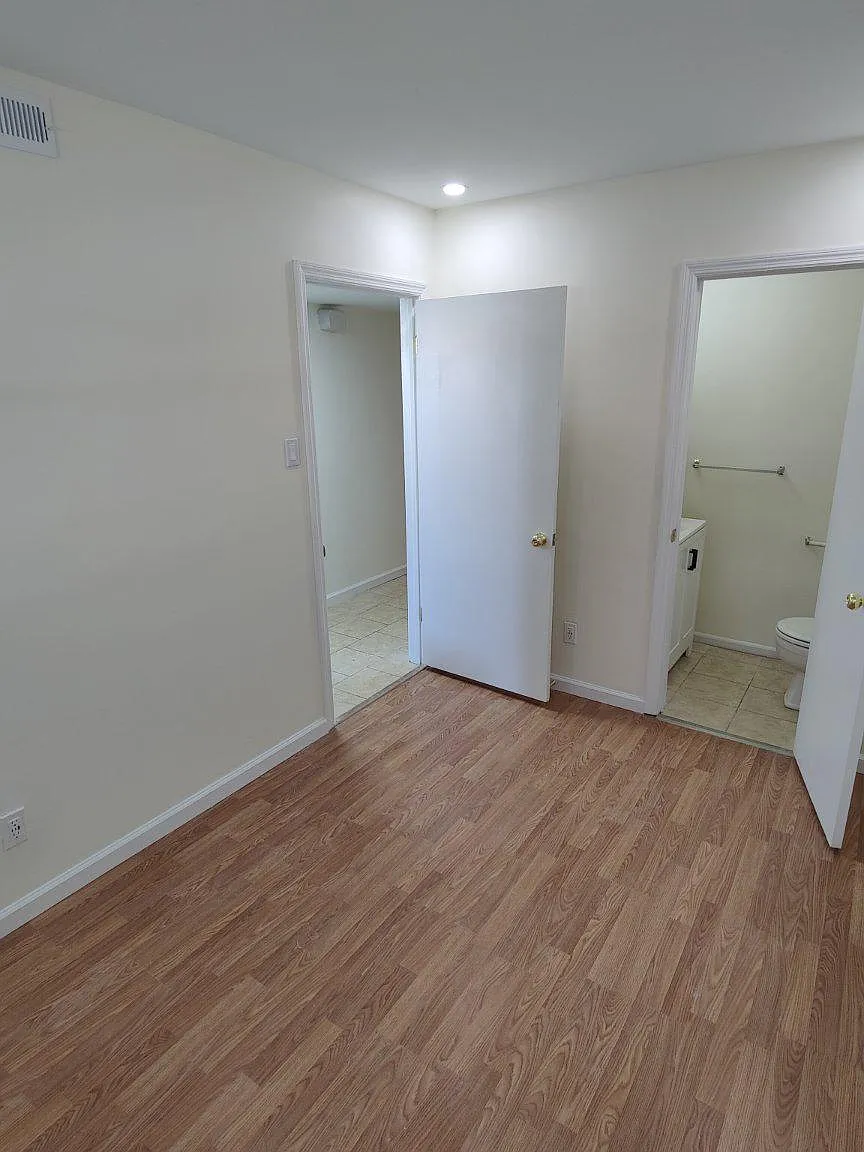 2 bed, 1.5 bath, 1200 sqft, $2,200 — Photo 4