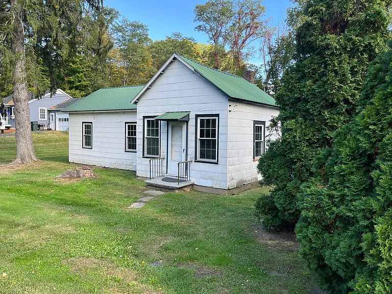 2112 State Route 32 — Photo 14