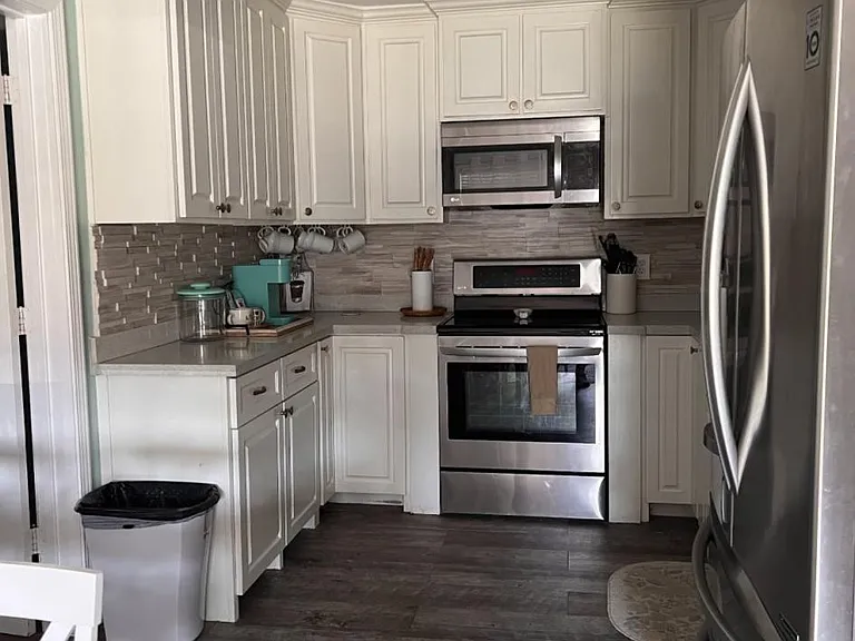 51 Sandra Dr — Photo 1