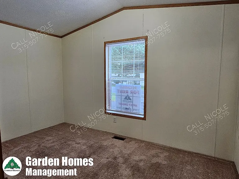 230 Maverick Ln — Photo 3