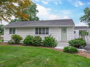 19 Lebeda Dr, Fairfield, NJ 07004