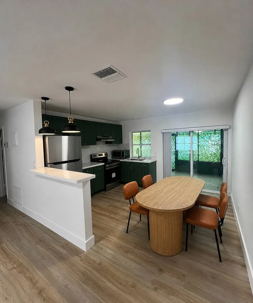 2 bed, 900 sqft, $2,650 — Photo 2