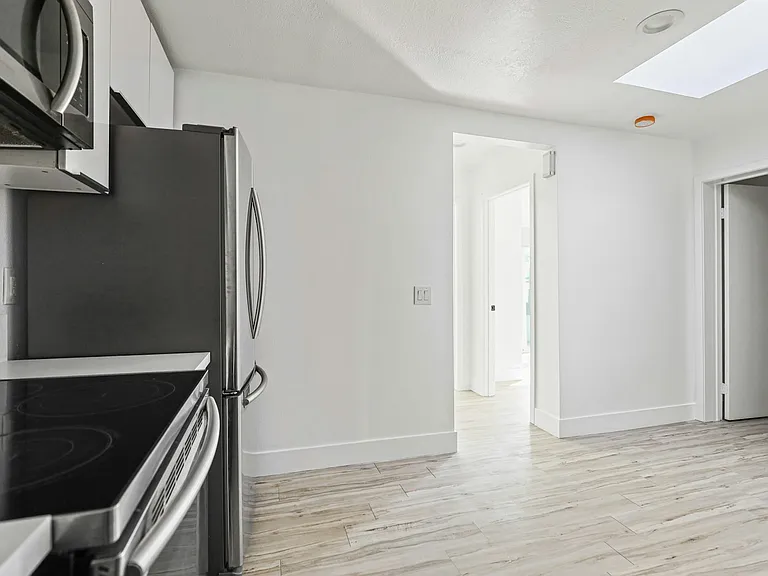 850 N Van Ness Ave #2 — Photo 5