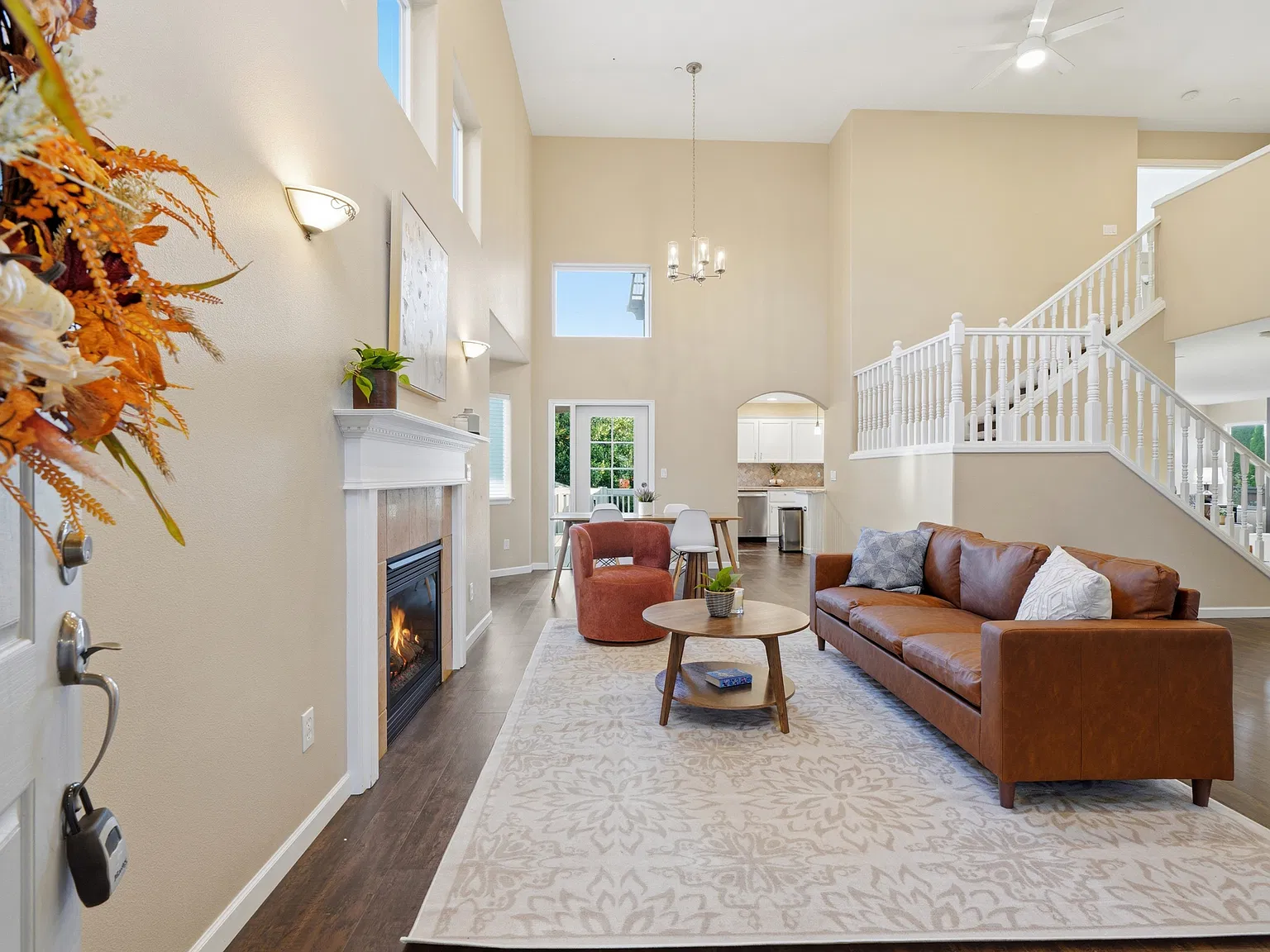 5 bed, 2635 sqft, $5,700 — Photo 3