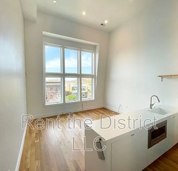 254 15th St SE #5 — Photo 5