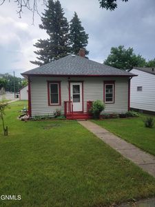 321 NE 2nd St, Linton, ND, 58552