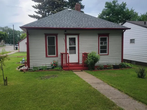 321 NE 2nd St, Linton, ND 58552
